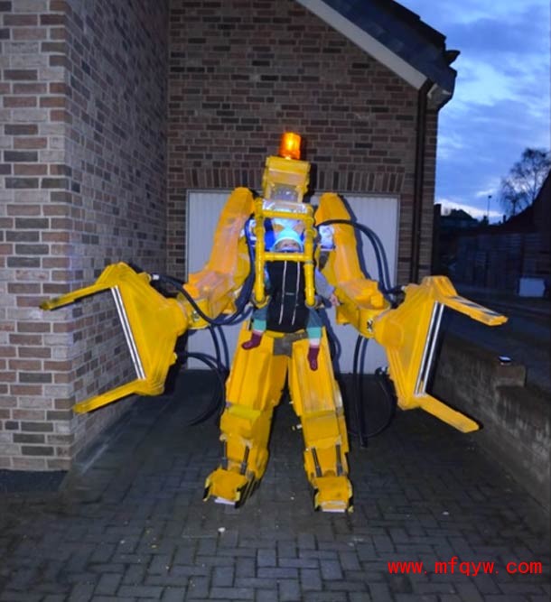 aliens-p5000-powerloader-baby-cosplay-1