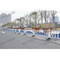 供应柳州直销高质量专业道路中心护栏，公路隔离护栏厂家价格！