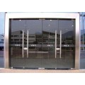 天津北辰区安装钛镁合金玻璃门一对一指导