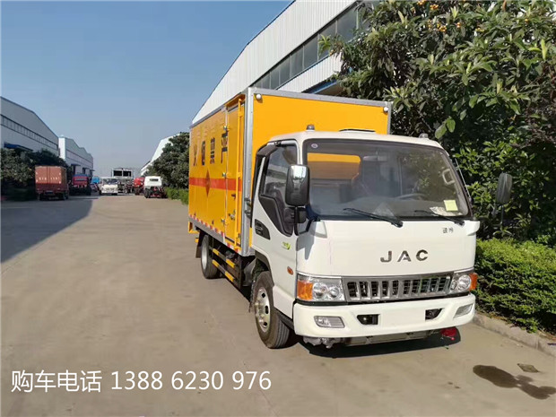 江铃3吨危化品车，原装高配危货车