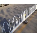 玉林市政公路护栏 蓝白色交通栏杆 人行道乙型护栏图片
